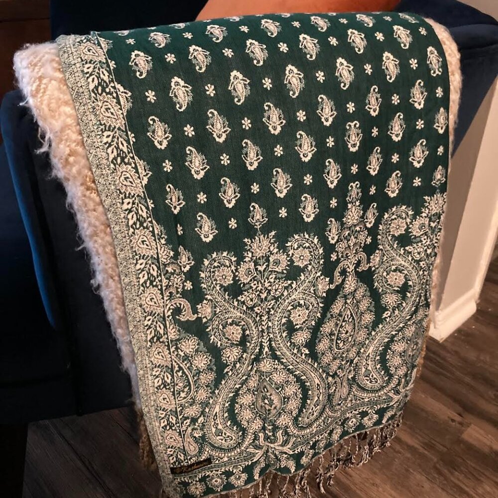 Green & White Paisley Reversible Pashmina
